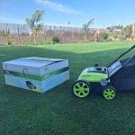 Μηχανή Συντήρησης Τεχνητού Γκαζόν 1800W – Ρυθμιζόμενο Ύψος & Κάδος 45L | Skroutz Cyprus